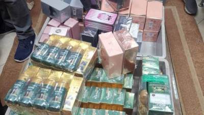 جمارك مطار القاهرة الدولي تضبط محاوله تهريب قطع غيار ومستلزمات الشيش الالكترونية