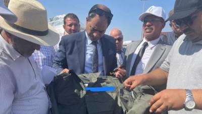 جمارك السخنة تضبط محاولة تهريب كمية من الكترات وافرولات تشبه ملابس القوات المسلحة