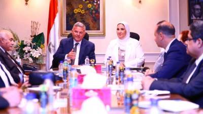 وزيرا قطاع الأعمال والتضامن يتابعان الخطوات التنفيذية لتحويل مصنع مغلق بالفيوم إلى مجمع للملابس الجاهزة