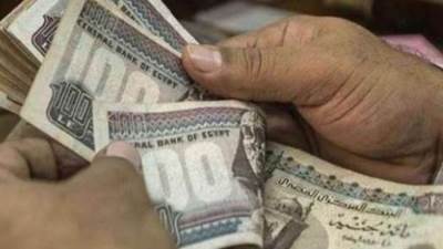  أكثر من 20% من الشركات المصرية تعيد النظر في تعويضات الموظفين مع تراجع قيمة الجنيه