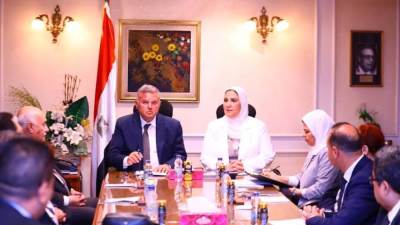 وزيرا «قطاع الأعمال» و«التضامن» يتابعان خطوات تحويل مصنع مغلق لمجمع ملابس 