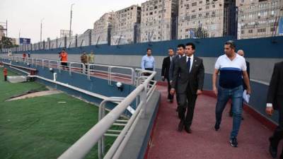 وزير الرياضة يقوم بجولة تفقدية لفرع نادى النادى بشيراتون