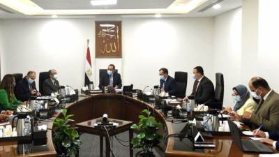 "مدبولي" يلتقي وزيري الكهرباء والبترول لمتابعة خطط الربط الكهربائي مع الدول المجاورة