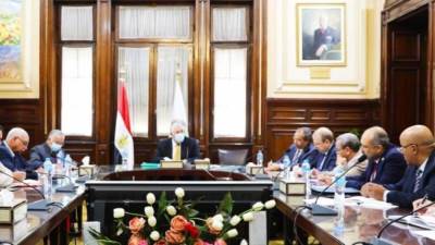 وزير الزراعة يبحث مع قيادات الوزارة تكليفات مجلس الوزراء بشأن المحاصيل الاستراتيجية