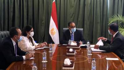 مدبولي يلتقي الرئيس التنفيذي للهيئة العامة للاستثمار والمناطق الحرة