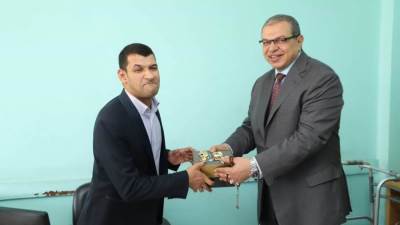 «سعفان» يكرم النماذج المتميزة من "ذوي الهمم" من العاملين بالوزارة