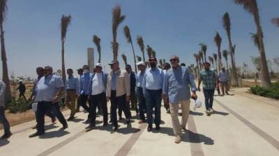 وزير الإسكان يتابع سير العمل بالقطاعات المختلفة بمشروع الحدائق المركزية "كابيتال بارك"