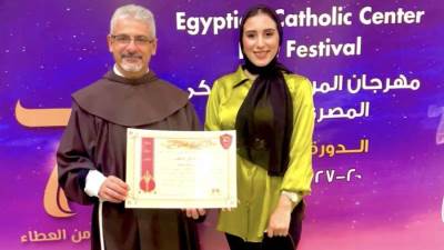المركز الكاثوليكي المصري للسينما يُكرم صحفي الصفقة "هاجر عاطف"