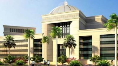 عبد الغفار يستعرض تقريرًا حول بدء الدراسة بجامعة المنصورة الأهلية