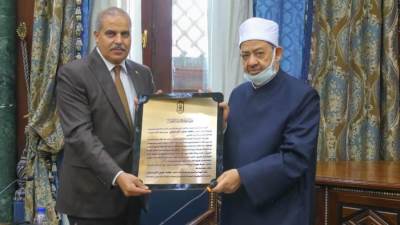 هيئة كبار العلماء تكرم "رئيس جامعة الأزهر" لجهوده المتميز في تطوير الجامعه