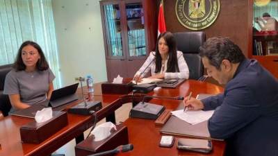 "المشاط" تلتقي مدير مؤسسة التمويل البريطانية بمصر لبحث التعاون المشترك لتمويل المشروعات الخضراء