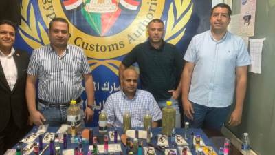 جمارك مطار سوهاج الدولى تضبط تهريب عدد من السجائر الإلكترونية ومستلزماتها وكمية من التبغ الخام