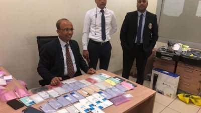 جمارك مطار القاهرة الدولي تضبط محاوله تهريب عدد من الهواتف المحمولة 