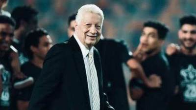 مرتضي منصور رئيس الزمالك يمنح الأولى بالثانوية العامة بالإسكندرية عضوية شرفية