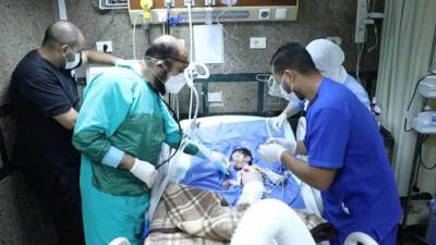 "عبدالغفار" يتابع الحالة الصحية للطفل" سليم" بعد نقله إلى مصر بطائرة مجهزة