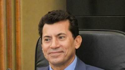 وزير الرياضة يتواصل مع لاعبي "منتخب الشباب" قبل نهائي كأس العرب بالسعودية