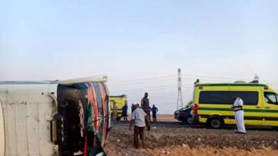 بالأسماء.. إصابة 13 شخصا في حادث انقلاب أتوبيس بأسوان