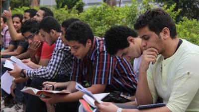 رسالة مؤثرة من أب إلى ابنه في الثانوية العامة: "فخور بيك مهما كان مجموعك" 