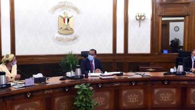 مدبولي يستعرض الحد من استخدام الأكياس البلاستيكية أحادية الاستخدام