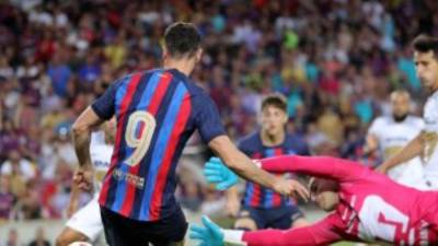 بالشوط الأول.. ليفاندوفسكي يسجل في رباعية برشلونة ضد بوماس