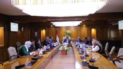 وزير التعليم العالي: التعاون مع الجامعات الأهلية لتقديم منح للطلاب المتميزين
