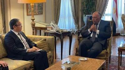 وزير الخارجية يستقبل نائب وزير خارجية كازاخستان لتعزيز العلاقات الثنائية بين البلدين