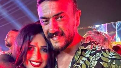 بالصور.. ياسمين عبدالعزيز تخطف الأنظار بأحضان دافئة 