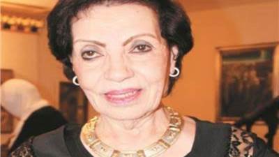 انتهاء صلاة الجنازة على جثمان رجاء حسين ودفنها بمقابرالعائلة بأكتوبر