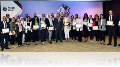 بعد تحقيق نتائج غير مسبوقة.. رئيس QNB الأهلي يكرّم الموظفين المتميزين بالبنك