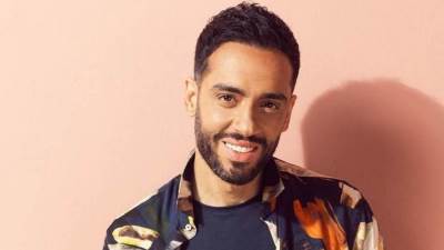 رامي جمال يروج لأحدث أغانيه في "جمال كده" 