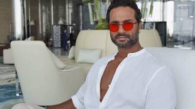 الفنان كريم فهمى يعلن عن وفاة جده ويطلب الدعاء له