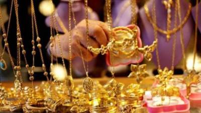 الذهب يواصل انخفاضه في تعاملات اليوم الخميس.. تعرف على الأسعار