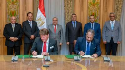 "مرسي" يشهد تعاون مع إحدى الشركات الألمانية بمجال إنتاج وتسويق مادة الإيبوكسي