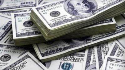 الدولار يرتفع بينما تعيد الأسواق تقييم رهانات رفع الفائدة