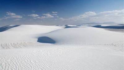 "الرمال البيضاء".. كنز مصر العظيم والحل السحري لأزمة عالمية