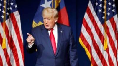 بولتيكو: ترامب يواجه اتهامات بانتهاك قانون التجسس وعرقلة سير العدالة