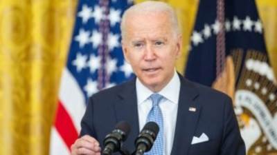 البيت الأبيض يصدر بيانا بخصوص عملية طعن الكاتب سلمان رشدى