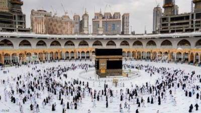 فتح أبواب العمرة لحاملي تأشيرات السياحة والزيارة 