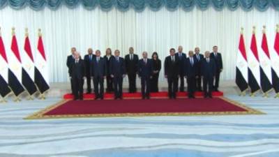 الرئيس السيسى يلتقط صورة تذكارية مع الوزراء الجدد