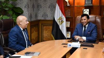 وزير الرياضة يطلع على خطة اتحاد الكاراتيه استعداداً للبطولات المقبلة