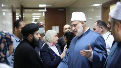 وكيل الأزهر يزور مصابي" كنيسة الجيزة" على رأس وفد من قيادات الازهر