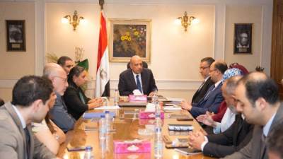 رسائل وزير قطاع الأعمال العام في أول اجتماع له: شكر وتحفيز