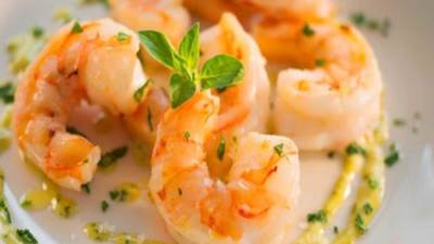 هبة قطب تصدم الرجال: "الجمبري لا يزيد القدرة الجنسية"