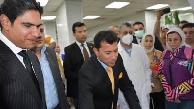 وزير الشباب يتابع الحالة الصحية لمصابي حريق كنيسة الشهيد أبوسيفين 