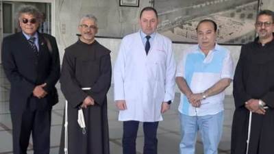 رئيس بيت العائلة المصرية في برلين يزور مصابي حادث كنيسة المنيرة