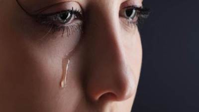 لماذا يبكي الإنسان؟ العلماء يحددون خمسة أسباب للدموع