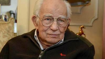 رشوان توفيق يروي قصة حبه مع زوجته ويفاجئ جمهوره