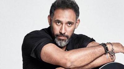 عمرو مصطفى يعلن الصلح مع شيرين عبدالوهاب بأغنية" المترو" 