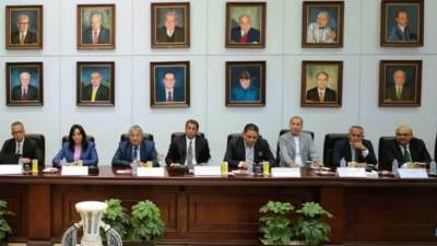 وزير السياحة يعقد اجتماعاً موسعاً مع عدد المستثمرين السياحيين لمناقشة الاستعدادات للموسم السياحي الشتوي