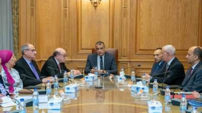 وزير الدولة للإنتاج الحربي يتوجه بالشكر والتقدير للوزير السابق